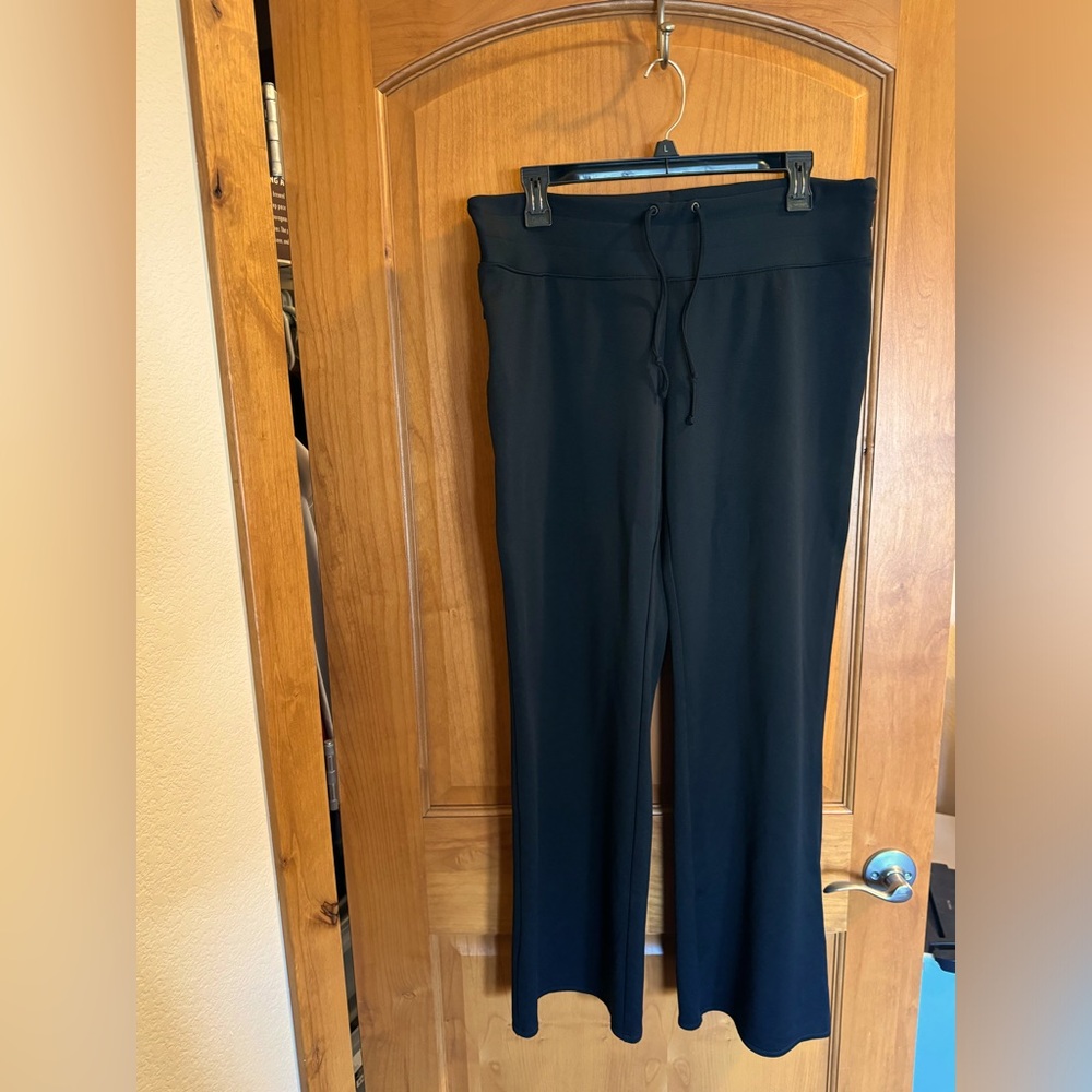 Women’s Columbia Drawstring nylon/polyester fleece lined pants.